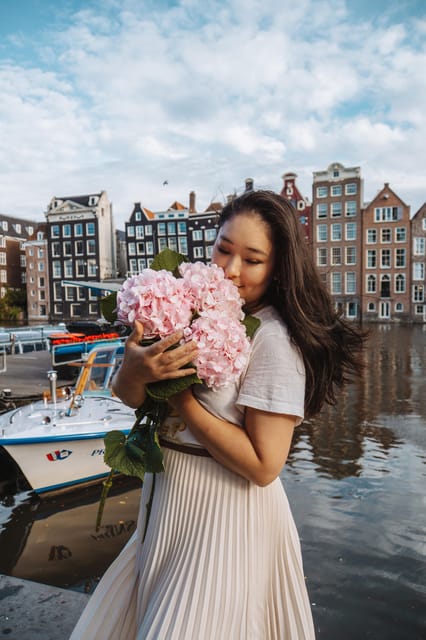 Amsterdam: Professional Photoshoot at the Canals - The human side of the experience