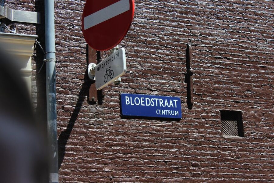 Amsterdam: Red Light District 1-hour Smartphone Audio Tour - Finishing at the Waag on Nieuwmarkt