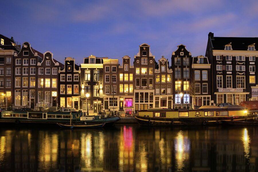 Amsterdam: Red Light District and Coffeeshop Culture Tour - Who will get the most from this walk