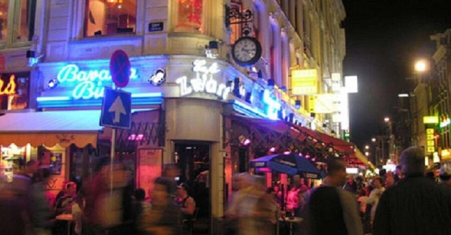 Amsterdam: Red Light District and Local Pub Tour - Meeting in the Old Town near Saint Nicholas Basilica
