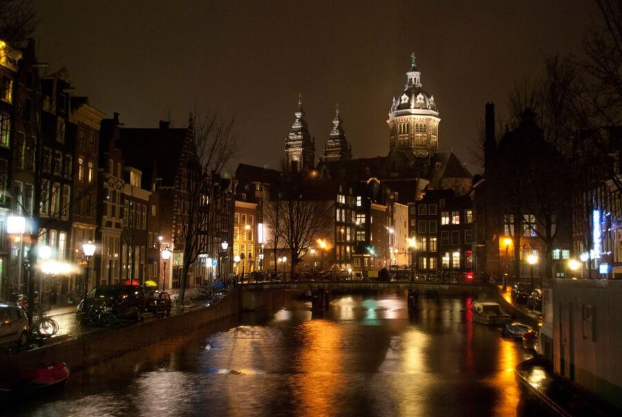 Amsterdam Red Light District and Old Town Walking Tour - The Old Church and its surprising surroundings