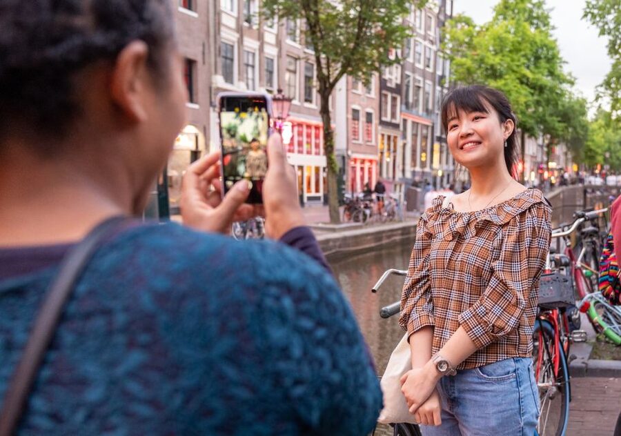 Amsterdam: Red Light District & City Tour German or English - Starting at Dam Square with Amsterdam in view