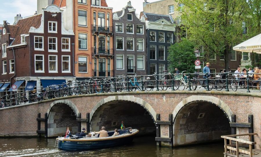 Amsterdam: Red Light District & City Tour German or English - Seeing the Red Light District with context