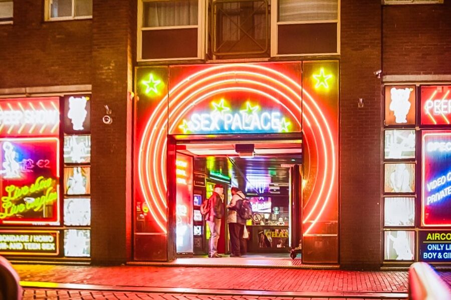 Amsterdam Red Light District & Coffee Shop Tour - Chinatown and Zeedijk Street