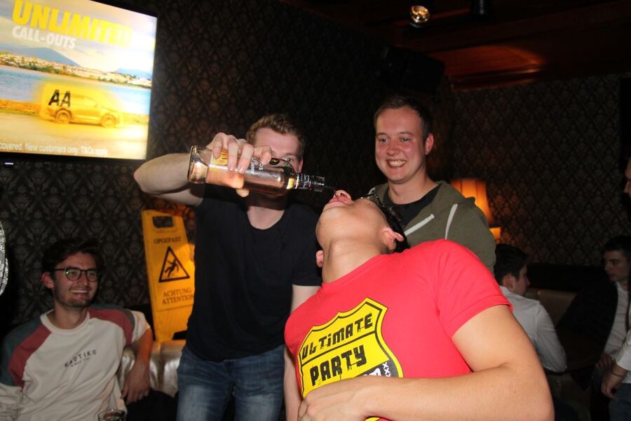Amsterdam: Red-Light District Pub Crawl and Booze Boat Tour - Should you book the booze boat and pub crawl?
