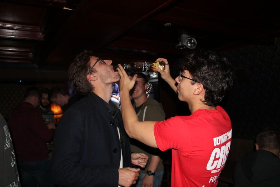 Amsterdam: Red-Light District Pub Crawl and Booze Boat Tour - What $56 buys you