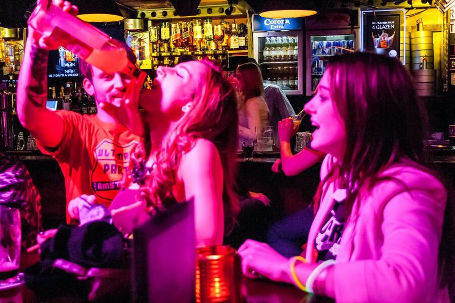 Amsterdam: Red Light District Pub Crawl with Unlimited Shots - What the Amsterdam pub crawl actually feels like