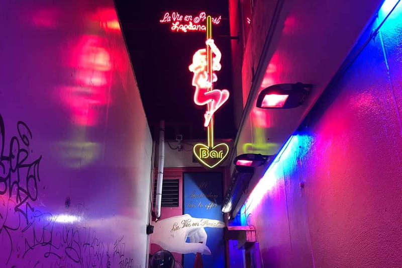 Amsterdam: Red Light District Tour - Dam Square and the Condomerie
