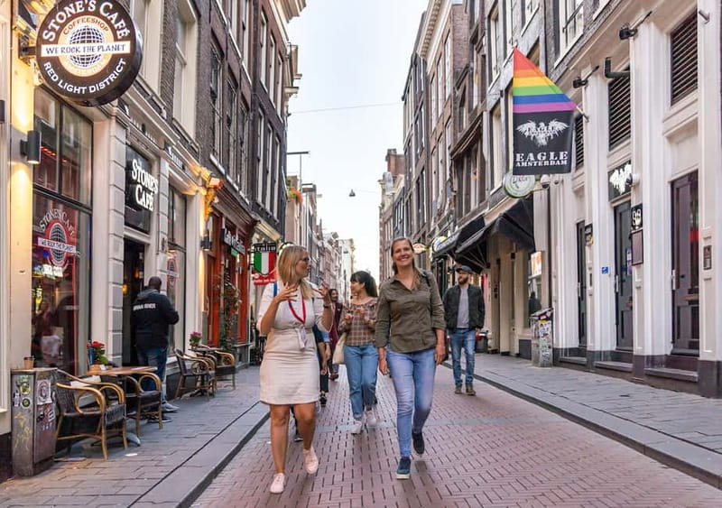 Amsterdam: Red Light District Tour in German/English/Italian - Warmoesstraat and the dancing houses