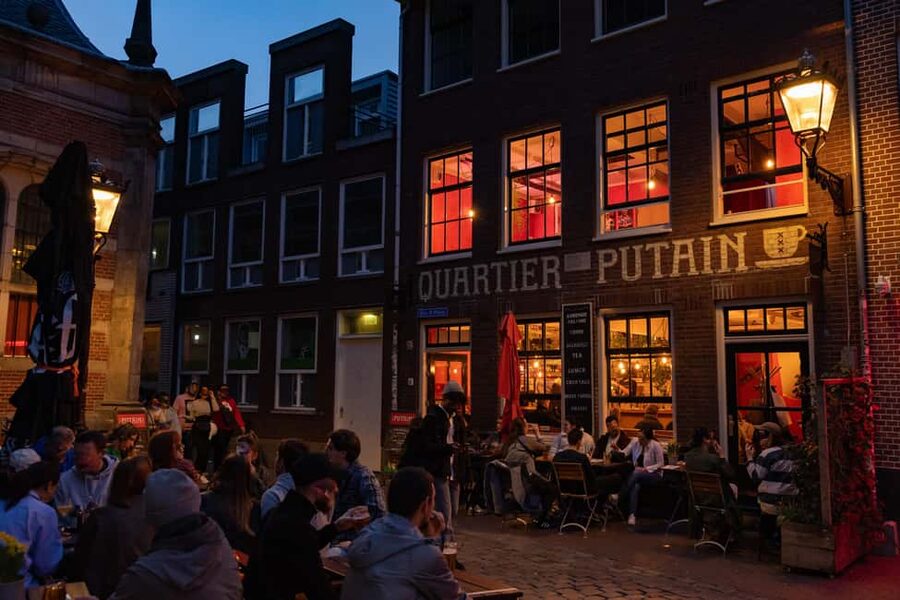 Amsterdam: Red Light District Tour in German/English/Italian - Chinatown, coffeeshops, and the Jolly Joker