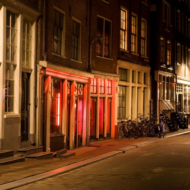 Amsterdam Red Light District tour with a local guide - Starting in Amsterdam’s old sailor quarter