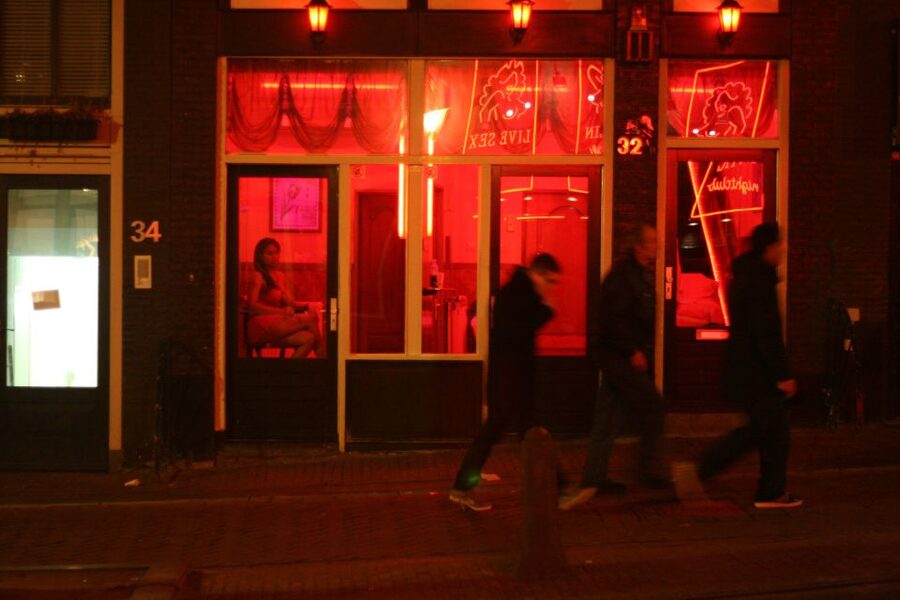 Amsterdam Red Light District tour with a local guide - Following the red-lit windows and busy pubs