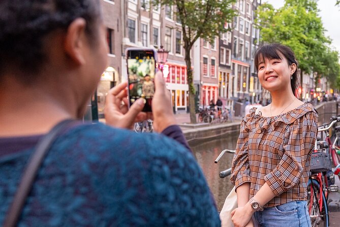 Amsterdam Red Light District Walking Tour in EN/DE/IT/ES - Why a guided walk helps in Amsterdam’s oldest quarter