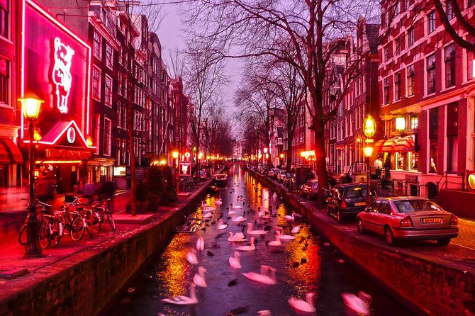 Amsterdam Red Light District Walking Tour in EN/DE/IT/ES - The old harbor and how the window system works