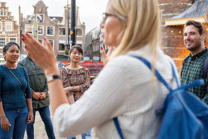 Amsterdam Red Light District Walking Tour in EN/DE/IT/ES - Meeting the guide at the National Monument