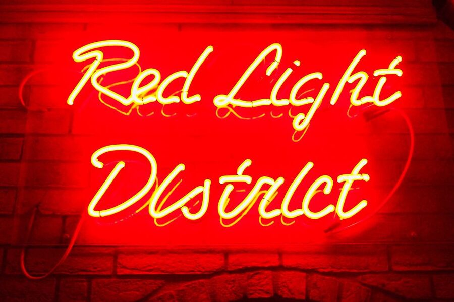 Amsterdam: Red Light District walking tour - Understanding the old church beside the district