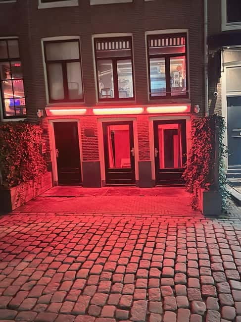 Amsterdam: Red light tour in German/English for groups of 4 people or more - Chinatown and the changing city around it