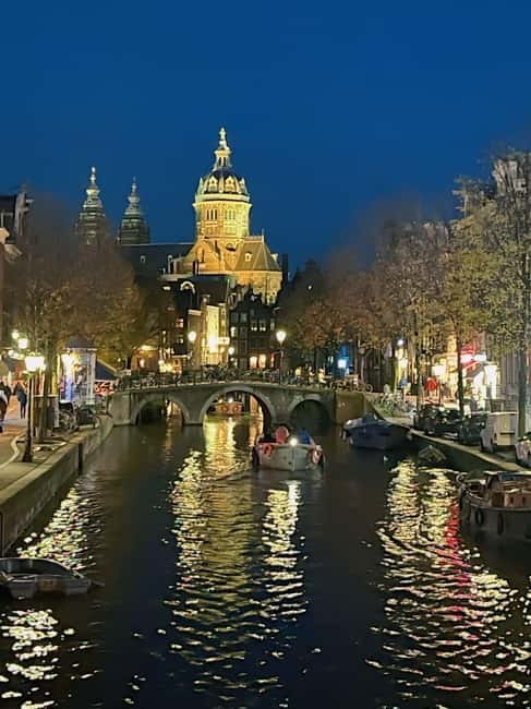 Amsterdam: Red light tour in German/English for groups of 4 people or more - Shop windows, alleyways, and the main mile