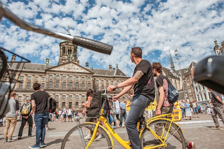 Amsterdam: Relaxed City Highlights Guided Bike Tour - What the two-hour pace feels like