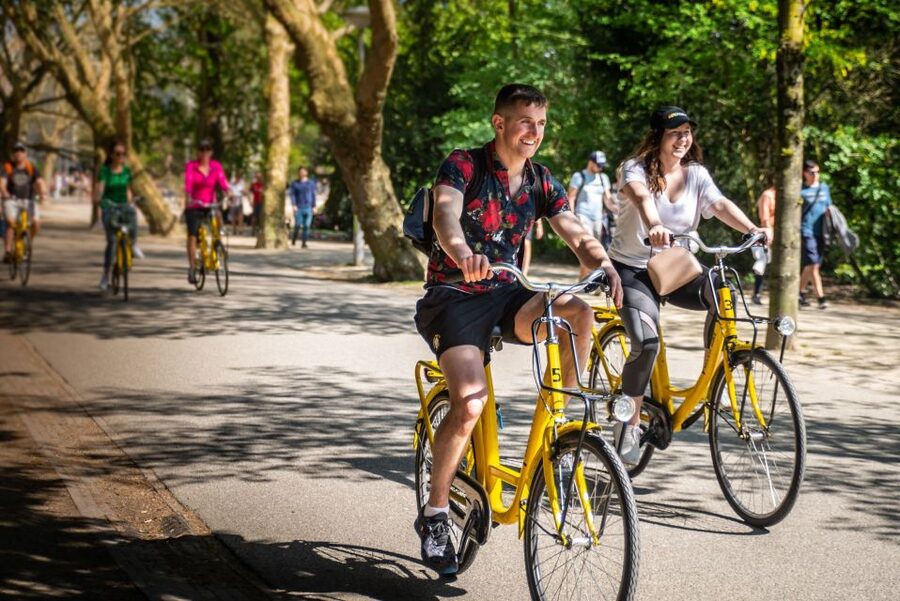 Amsterdam: Relaxed City Highlights Guided Bike Tour - Magere Brug and the return along Herengracht