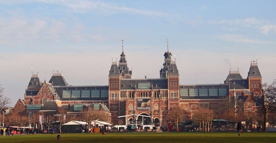 Amsterdam: Rijksmuseumtour incl. Ticket German or English - The Rijksmuseum’s neo-Gothic setting