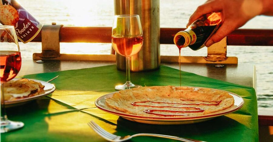 Amsterdam: River Cruise With All-You-Can-Eat Dutch Pancakes - What arrives at the pancake buffet