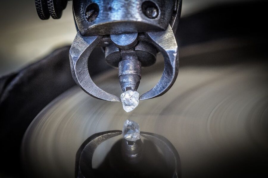 Amsterdam: Royal Diamond Experience - Watching master craftsmen at work