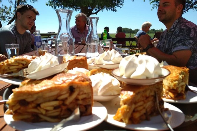 Amsterdam's Countryside Half-Day Bike Tour in Small Group - Holysloot and the famous apple pie break