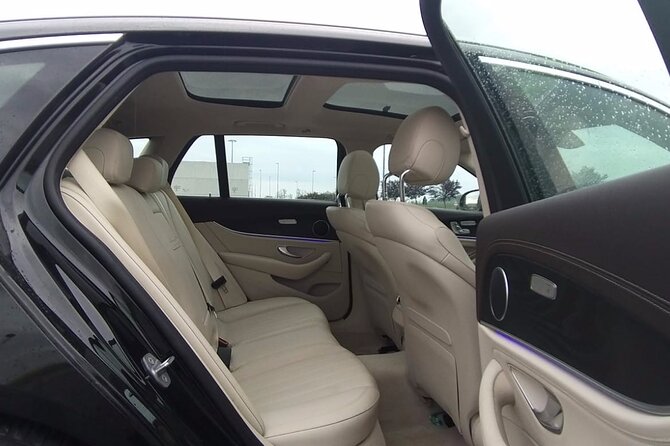 Amsterdam Schiphol Airport (AMS) to Amsterdam - Arrival Private Transfer - Late arrivals, luggage, and practical comfort