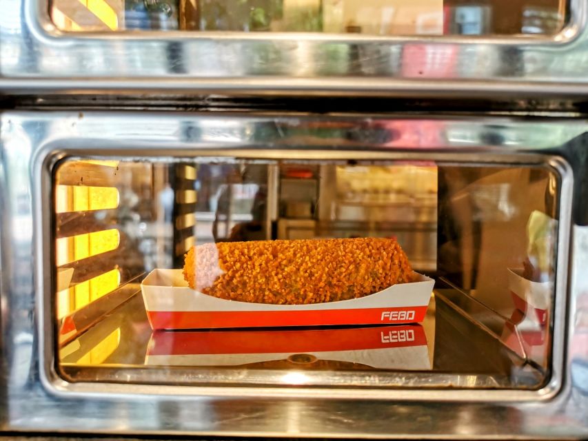 Amsterdam: Self-Guided Food Tour in De Pijp Neighbourhood - Finishing with patatje oorlog