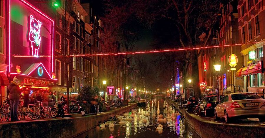 Amsterdam: Sex, Drugs, and Freedom Walking Tour - Following the route through Dam Square and the Old Church