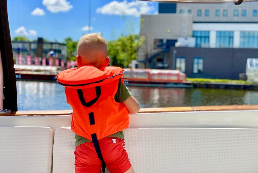 Amsterdam Small Group Canal Cruise inc Snacks/Drinks Winter - Who should book this cruise?