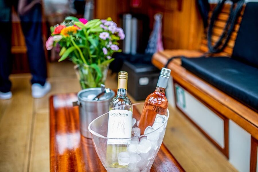 Amsterdam: Small-Group Canal Cruise incl. Drinks and Snacks - Why this small Amsterdam cruise feels different
