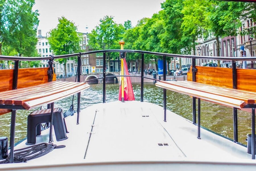 Amsterdam: Small-Group Canal Cruise incl. Drinks and Snacks - Amsterdam-Centrum and the old city