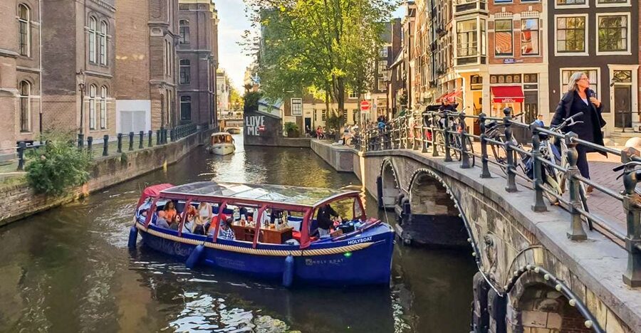 Amsterdam: Smoke and Lounge City Boat Cruise - What kind of Amsterdam cruise is this?