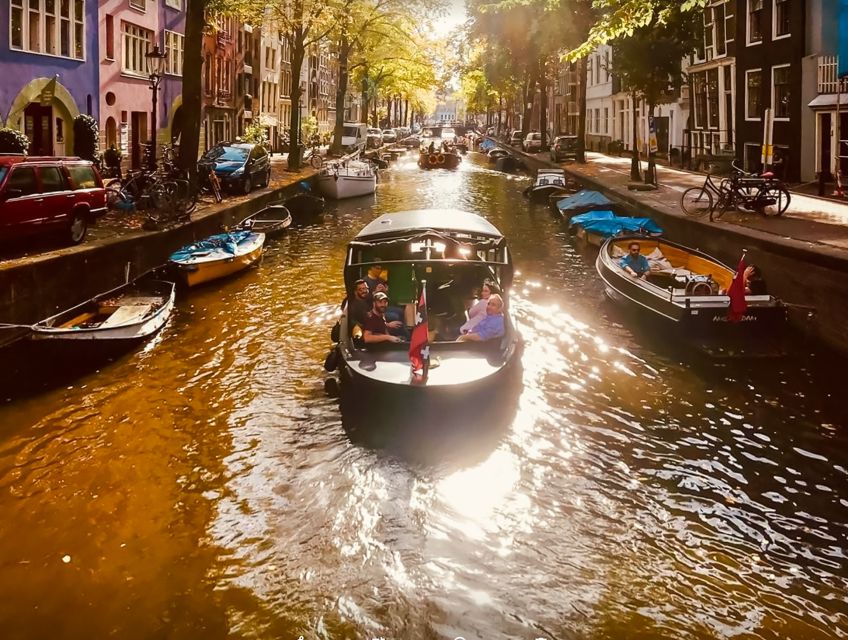 Amsterdam: Smoke and Lounge City Boat Cruise - Herengracht and Prinsengracht from a low boat