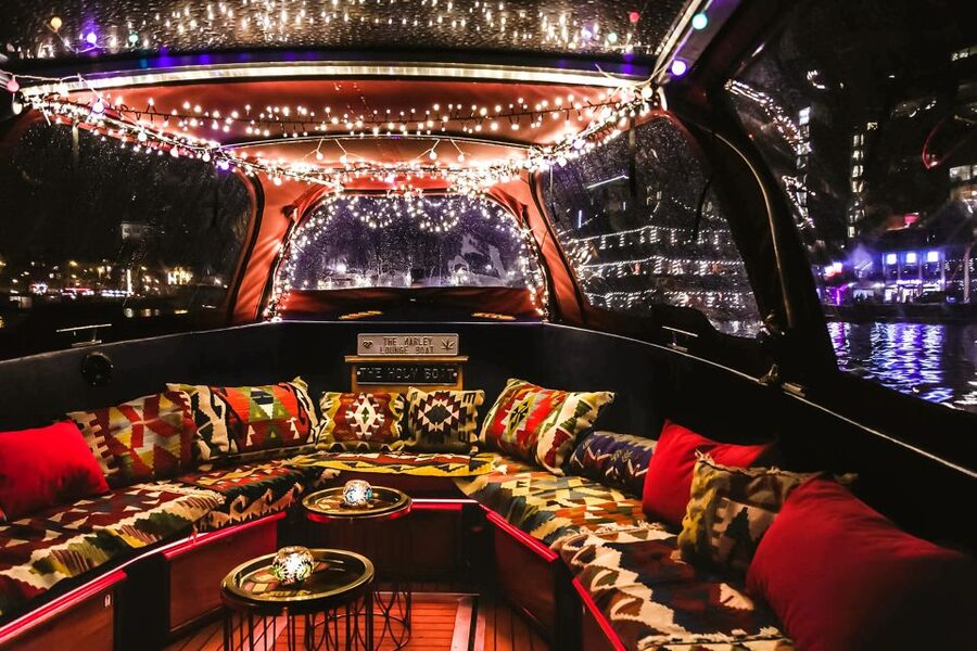 Amsterdam: Smoke and Lounge City Boat Cruise - Music, smoke, and the mood onboard
