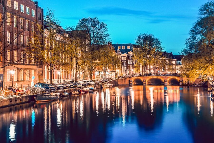 Amsterdam: Smoke and Lounge City Boat Cruise - Comfort details that affect the value