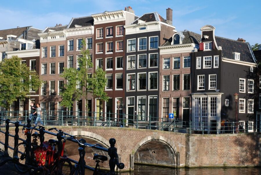 Amsterdam: Stedelijk Museum and 1-Hour Canal Cruise - Accessibility and practical limits
