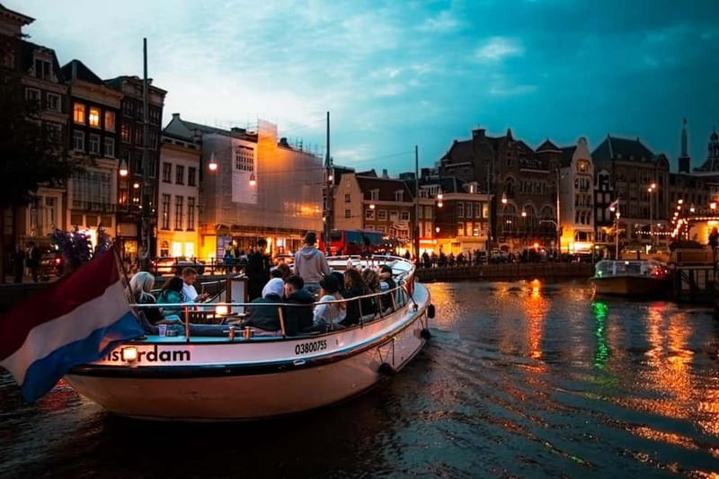 Amsterdam: The Bulldog Boat Smoke and Booze Cruise - Daylight, sunset, or night?