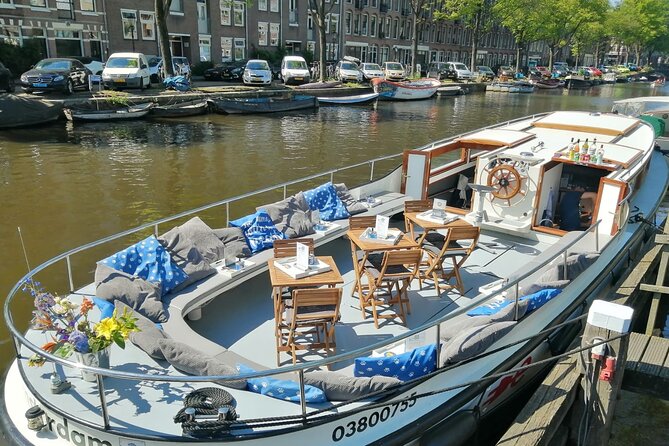 Amsterdam The Bulldog Boat Smoke Friendly Cruise + 2 drinks - What the two included drinks are worth
