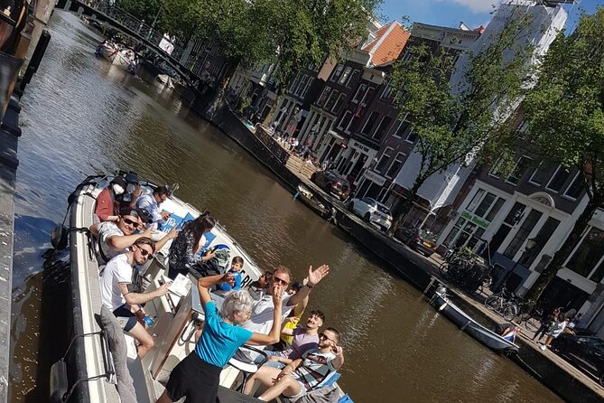 Amsterdam The Bulldog Boat Smoke Friendly Cruise + 2 drinks - Birthdays, bachelor parties, and first evenings in Amsterdam