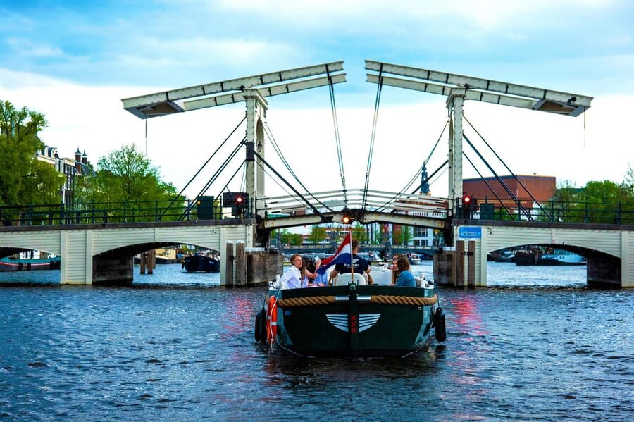 Amsterdam: The Newest Canal Cruise with Drink Option - A quiet start beside Central Station