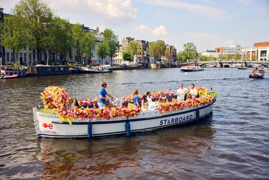 Amsterdam: The Original Flower Boat with Local Guide and Bar - Prinsengracht and the appeal of a slower pace