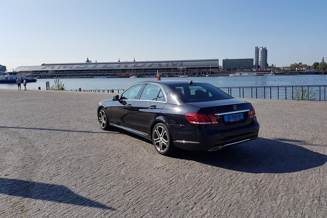Amsterdam to Schiphol Airport Transfer Comfort & service. - What the drive itself is like