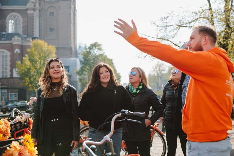 Amsterdam: Top Highlights Guided Bike Tour EN/DE/ES/FR/IT/CN - Why a bike is the right way to begin in Amsterdam