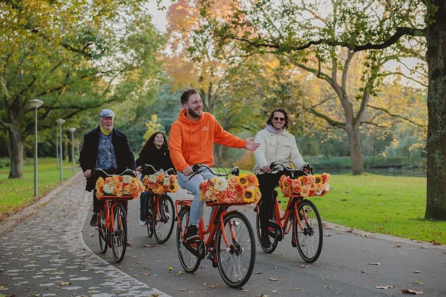 Amsterdam: Top Highlights Guided Bike Tour EN/DE/ES/FR/IT/CN - Starting near Central Station with a simple setup