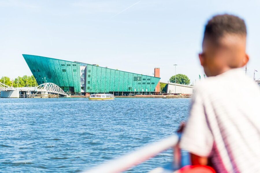 Amsterdam: Traditional Canal Cruise with Bar on Board - Why Amsterdam looks different from the canals