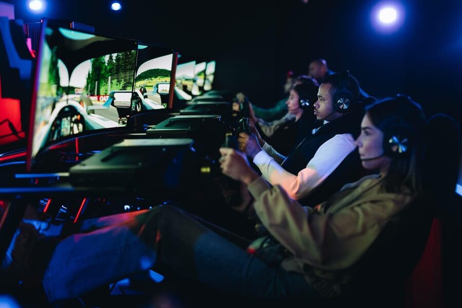 Amsterdam: Ultimate VR Experience: 60 minutes - Making the four tokens count