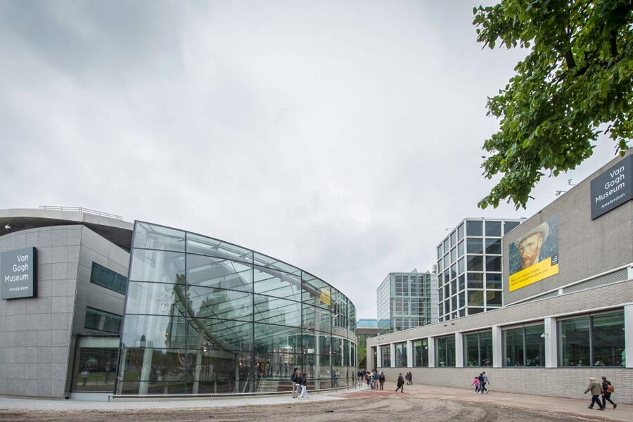Amsterdam: Van Gogh Museum Ticket and City Canal Cruise - Finding the two cruise docks